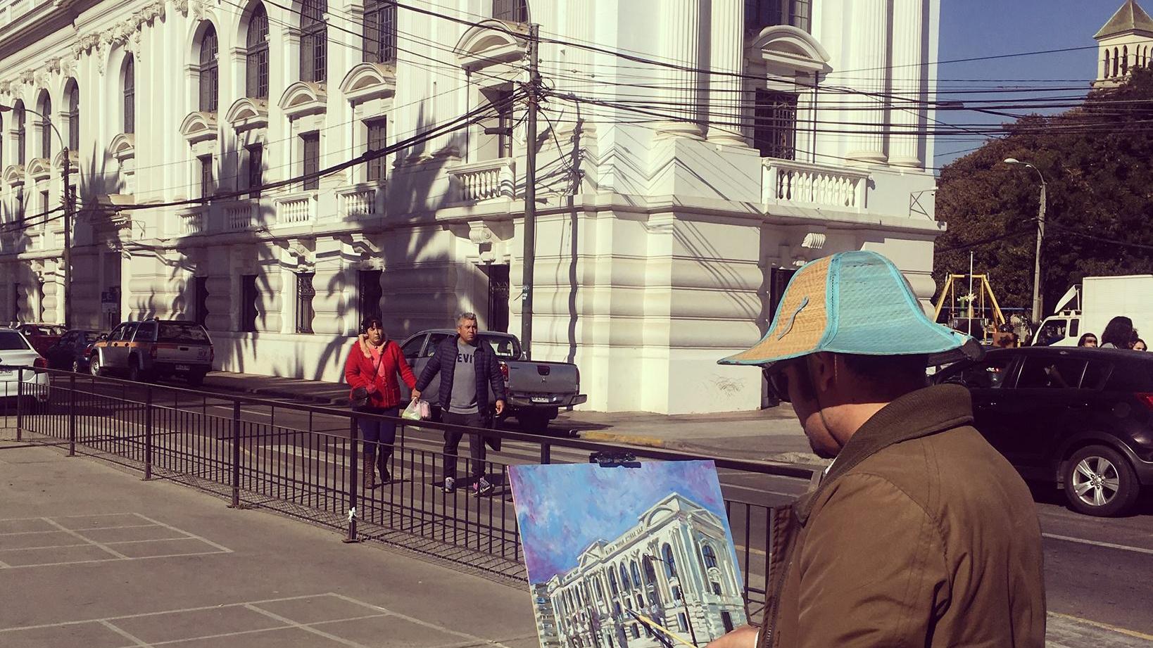 . Fotografía de pintor, pintando cuadro del edificio de la biblioteca