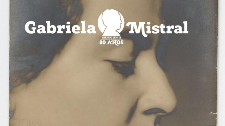 Fotografía en sepia de Gabriela Mistral