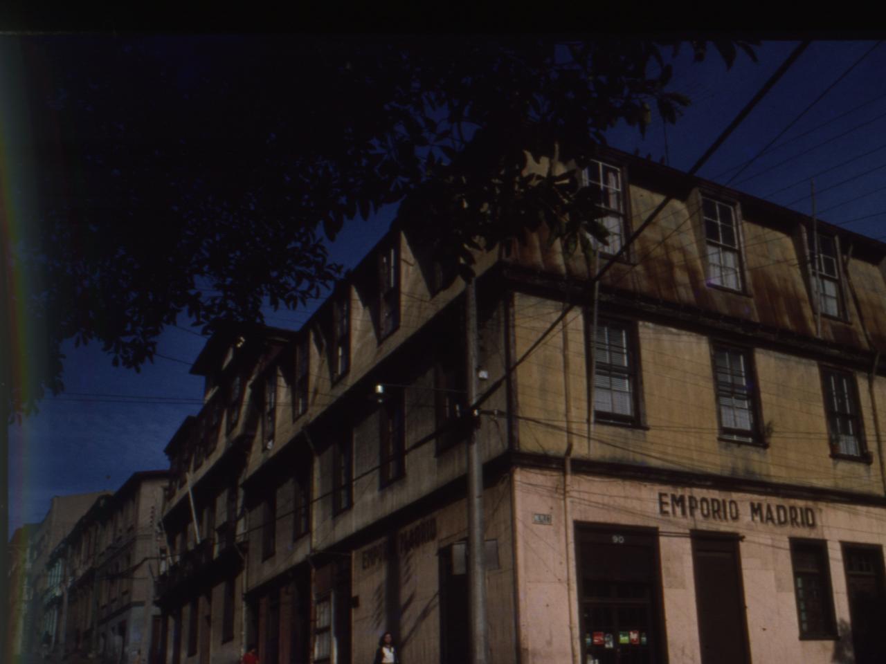 Edificio en la Subida al Castillo del Cerro Cordillera en el corazón del antiguo castillo (Fuerte) San José o Blanco.