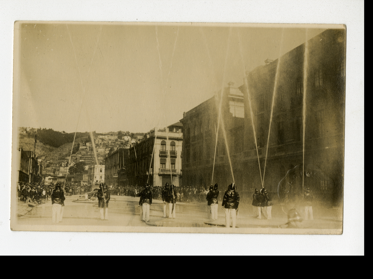 Fotografías de bomberos de la Séptima Compañía &amp;quot;Bomba España&amp;quot;,  Valparaíso decada el '20