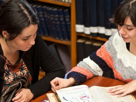 Usuarias de la Sala Diarios y Revistas