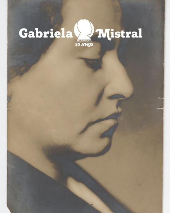 Fotografía en sepia de Gabriela Mistral