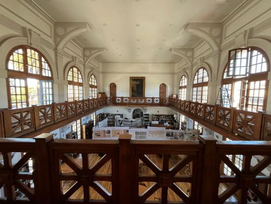 Imagen general del interior de la Biblioteca Santiago Severin