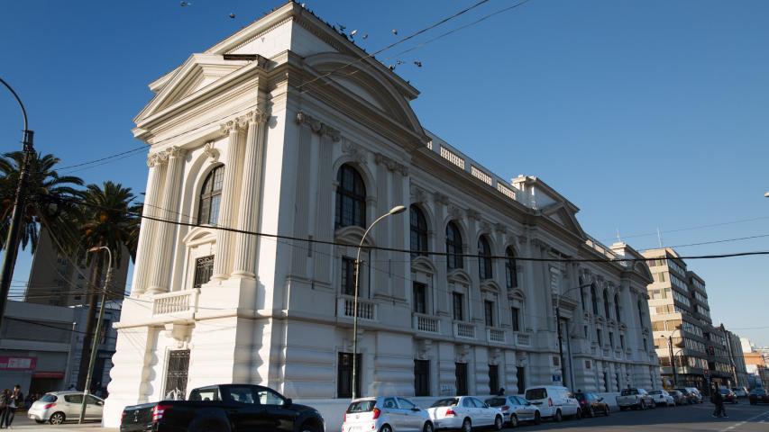 Frontis Biblioteca Pública Santiago Severin