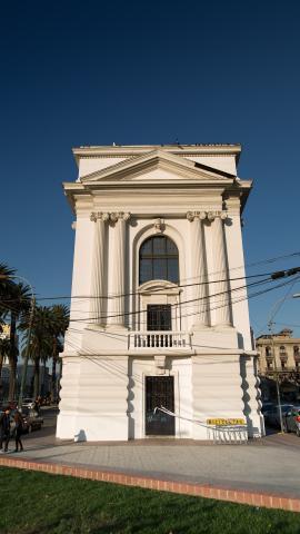 Costado Biblioteca Pública Santiago Severin