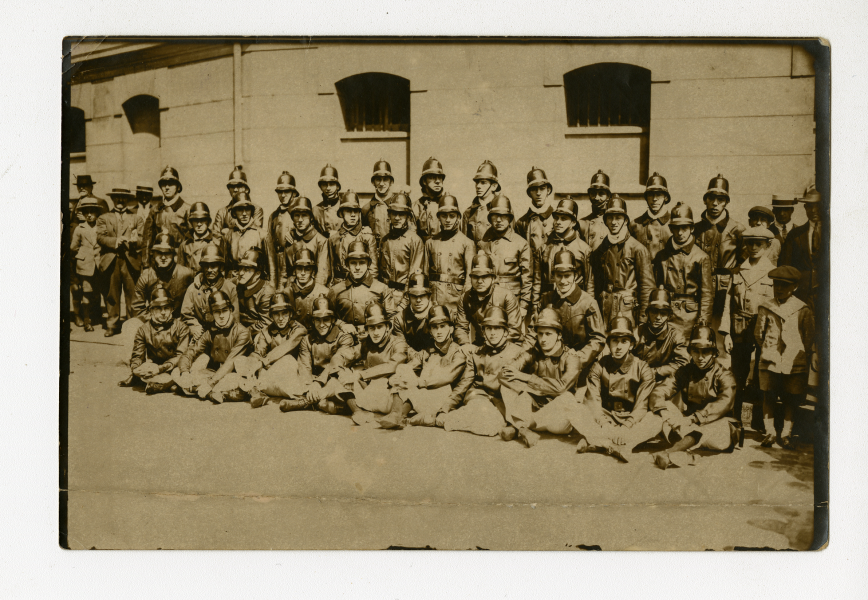 Fotografías de bomberos de la Séptima Compañía &quot;Bomba España&quot;,  Valparaíso década el '20