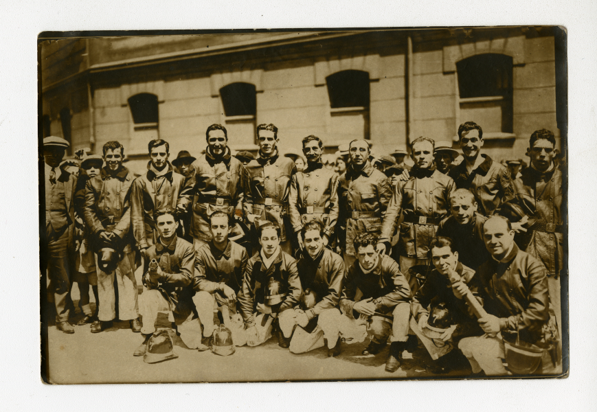 Fotografías de bomberos de la Séptima Compañía &quot;Bomba España&quot;,  Valparaíso década el '20