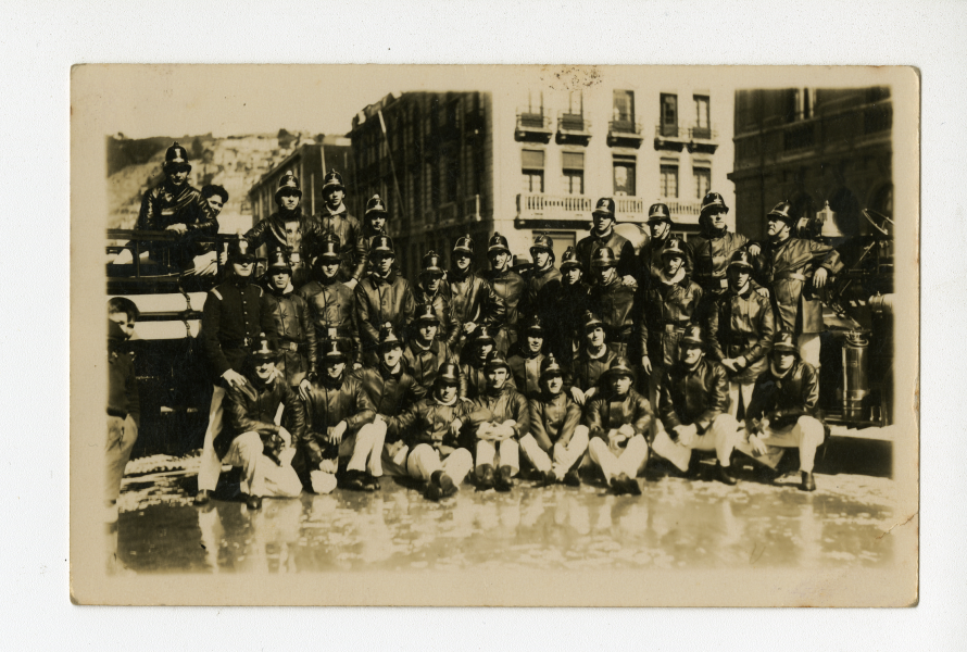 Fotografías de bomberos de la Séptima Compañía &quot;Bomba España&quot;,  Valparaíso década el '20