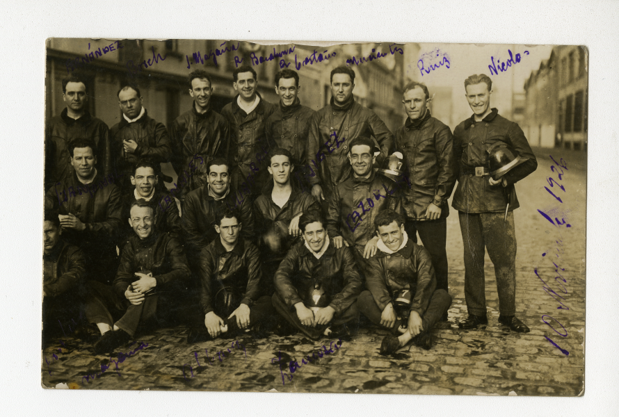Fotografías de bomberos de la Séptima Compañía &quot;Bomba España&quot;,  Valparaíso década el '20