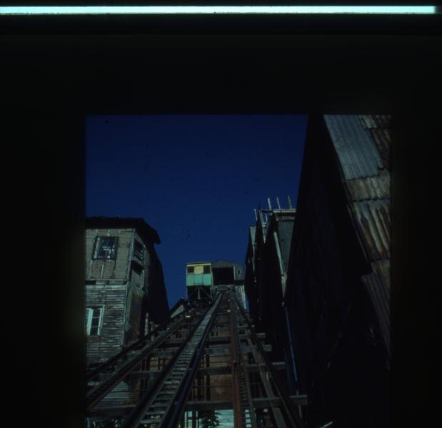 Ascensor Monjas desde el interior de uno de sus carros