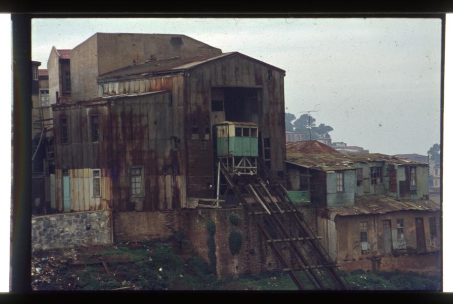 Ascensor Perdices en ruinas
